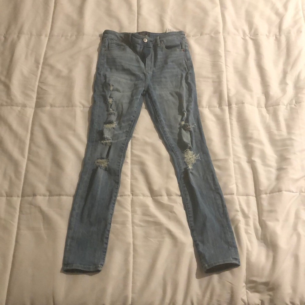 Light Washed Ripped Skinny Jeans
